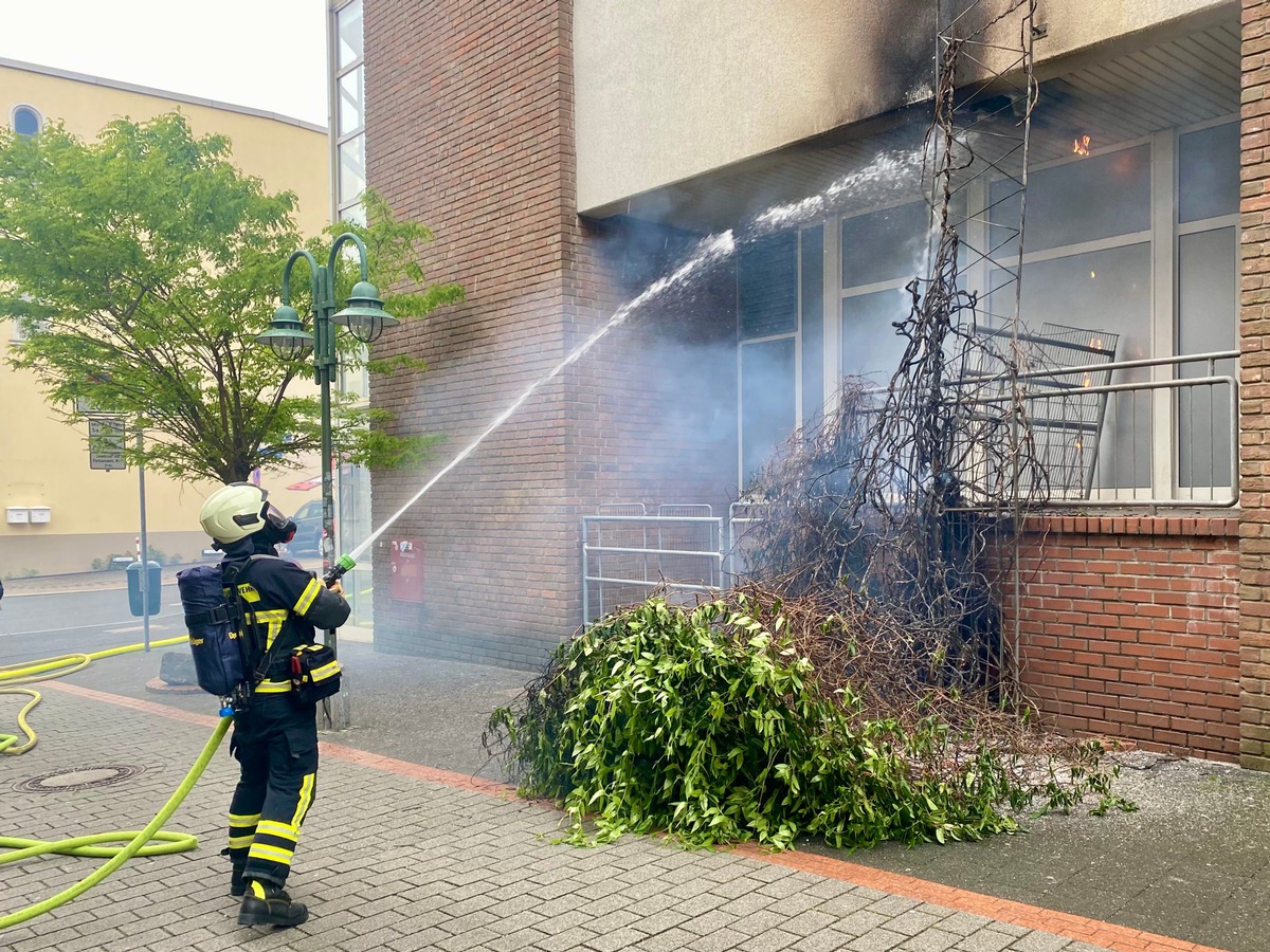 Iserlohn - Brand im Außenbereich sorgt für Verrauchung im Waldstadtzentrum