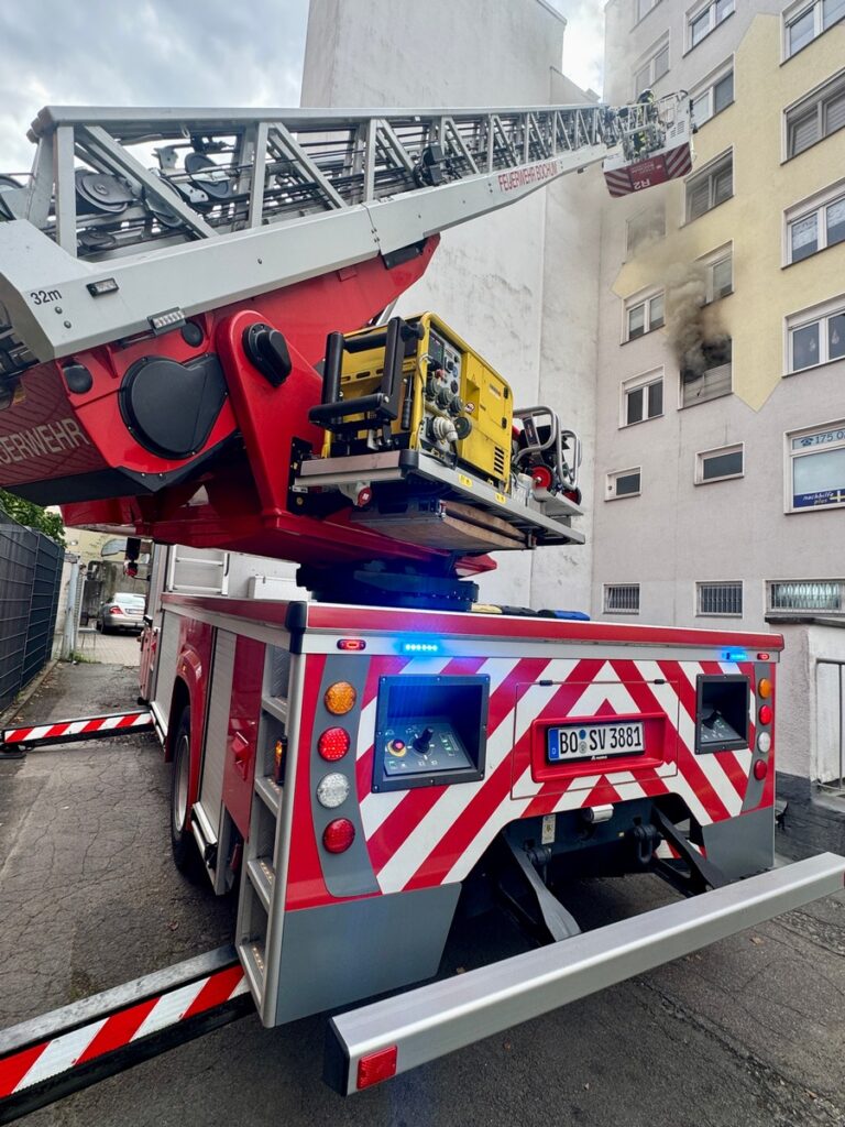 Wohnungsbrand in Bochum-Wattenscheid: Zwei Personen mit Rauchgasvergiftung